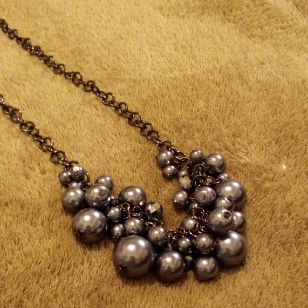 Chic Silver Pearl Cluster Necklace